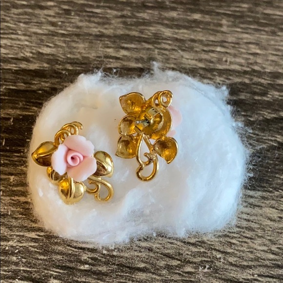 2 pairs of rose earrings - Picture 2 of 4